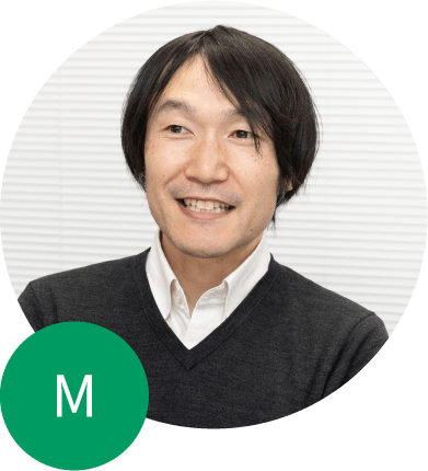 社員M